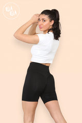 Stretchy black gym shorts with scrunch back – ideal for women’s fitness