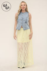 Model wear in a stylish yellow lace maxi skirt with flattering fit and breathable fabric