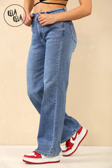 Stretchy blue jeans with soft fit and flattering high waist — women’s casual style