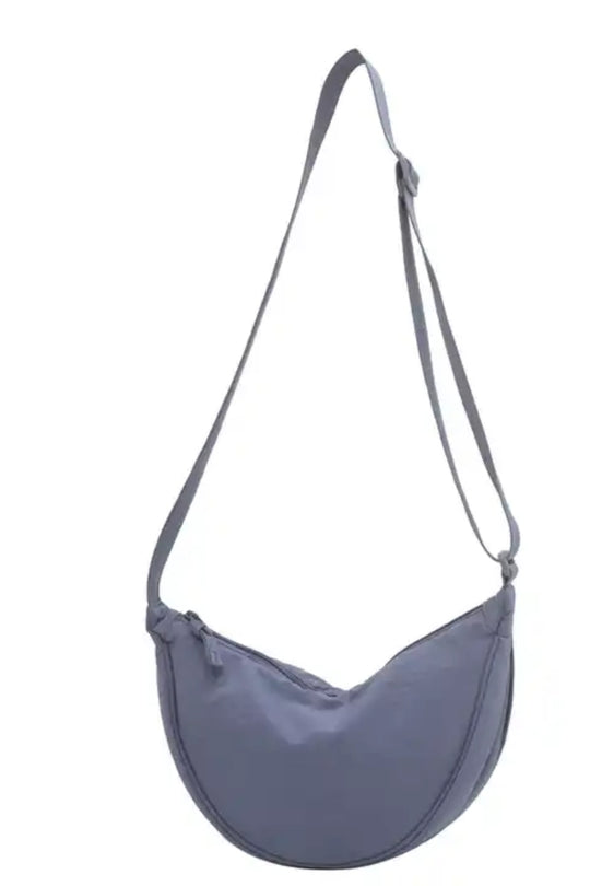 Dumpling High Capacity Shoulder Bag With Adjustable Straps in Blue