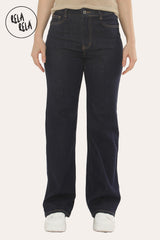 Soft stretchy blue jeans in rinse blue — high waisted fit for women
