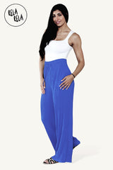 Model wearing royal blue plissé trousers side view – elegant trousers with pleats and relaxed fit.
