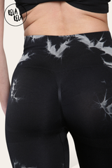 Marble Tie Dye High Waisted Scrunch Bum Leggings in Black detail